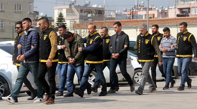 Yasa dışı bahis oynatan şahsı gasp ettiler