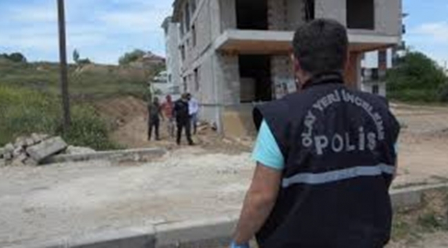 15 metre yüksekten el arabası ile düştü