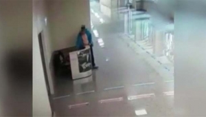 Doktor ve hemşirelerin çantalarını çaldı