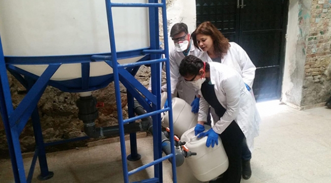 Fabrika gibi okul dezenfektan üretiyor
