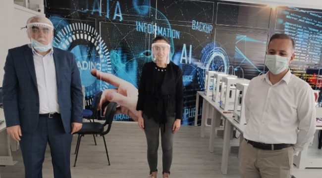 Koruyucu maske ve aparat ürettiler