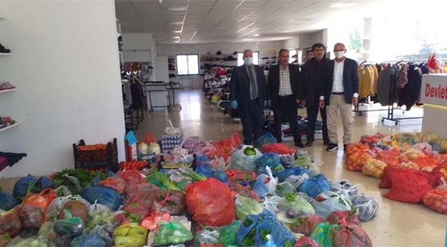 Semt pazarı esnafından sebze ve meyve desteği