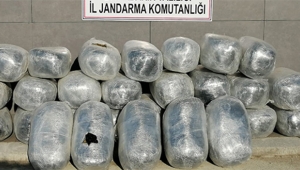Şüpheli araçtan 305 kilogram esrar çıktı