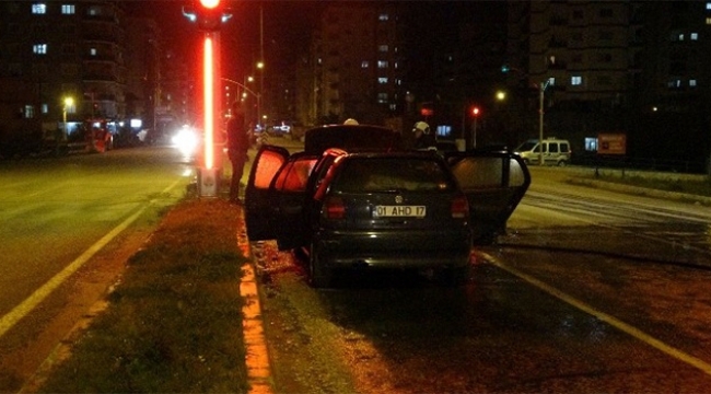 Trafik ışığında yangın paniği