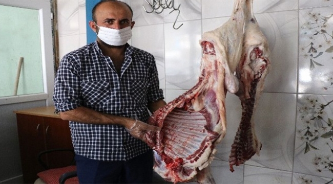 Dakikalar içinde 300 kilo et çaldılar