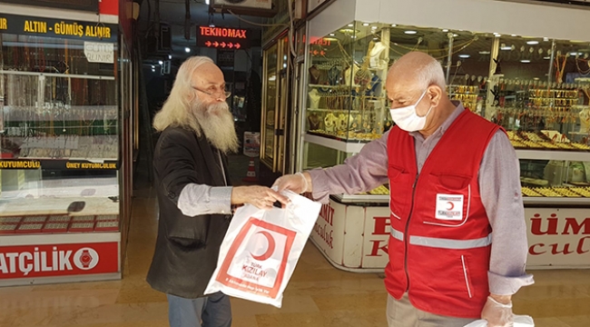 Esnafa maske ve dezenfektan dağıtıldı