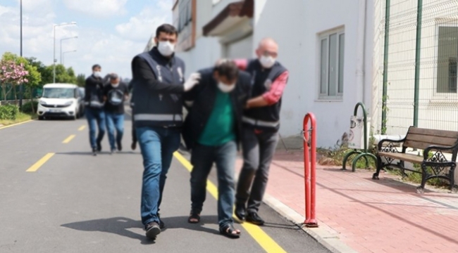 Karanlıkta düşmanı sandı dostunu öldürdü!