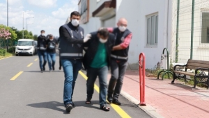 Karanlıkta düşmanı sandı dostunu öldürdü!