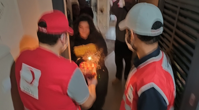 Seyhan Kızılay kapı kapı dolaşıp huzur dağıtıyor