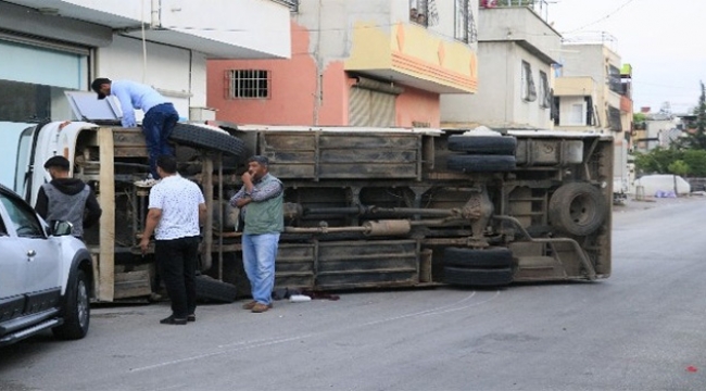 Tarım işçilerini taşıyan servisler çarpıştı