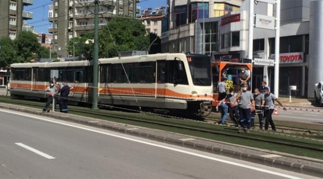 Tramvay raydan çıktı