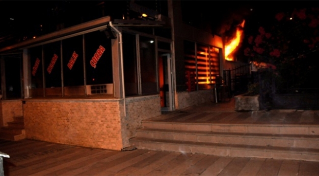 Cadde üzerindeki restoran kundaklandı