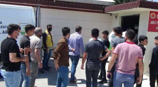 Otomobille tır çarpıştı