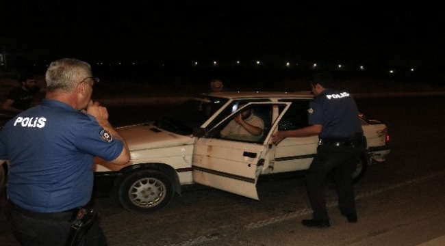 Polise çarpıp kaçtı