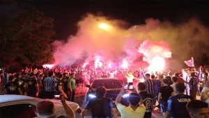 Adana Demirspor kulübü şampiyon gibi karşılandı