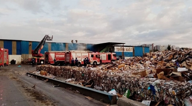 Atık kağıt deposunda yangın