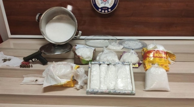 Kedi maması poşetlerinden uyuşturucu çıktı