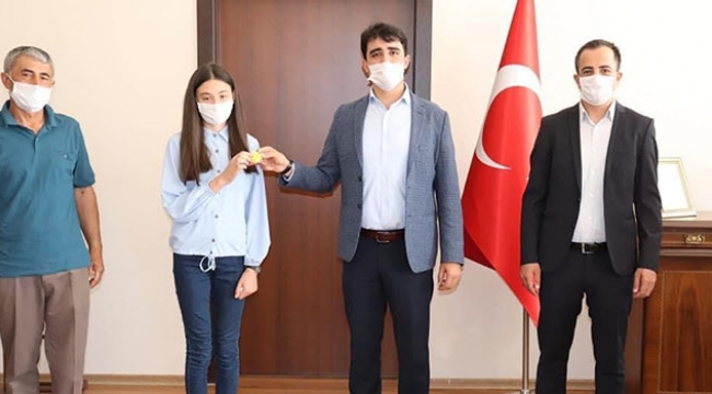 Okul birincileri çeyrek altınla ödüllendirildi