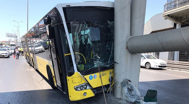 Otobüs metrobüs köprüsüne çarptı