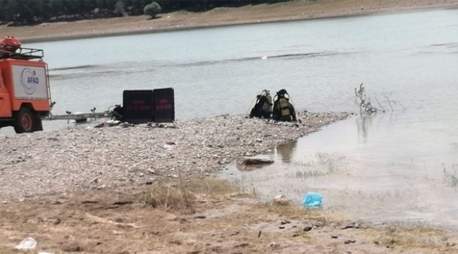 Serinlemek için gölete giren genç kayboldu