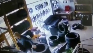 1 dakikada dükkanı boşalttı
