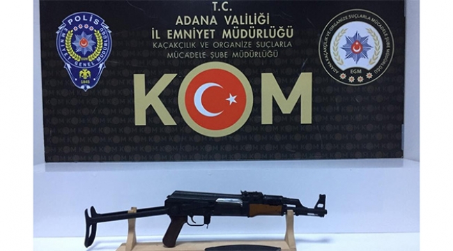Arabanın içinden Kaleşnikof çıktı