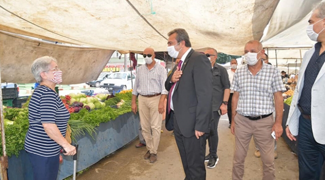 Başkan pazarda maske denetiminde
