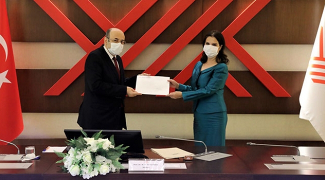Ç.Ü. Rektörü Prof. Dr. Meryem Tuncel mazbatasını aldı