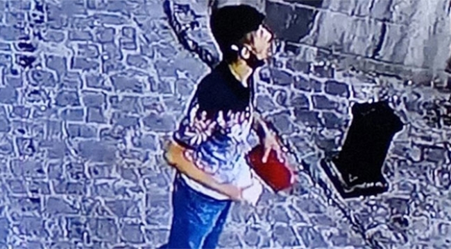 Çaldı, parayı aldı, fırlattı