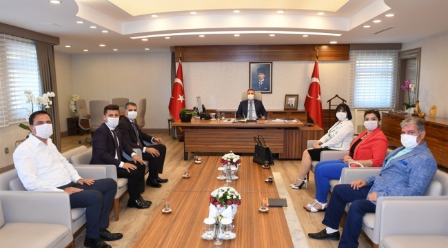Doğu ve Güneydoğu Kültür ve Sanat Derneği Vali Elban’ı ziyaret etti