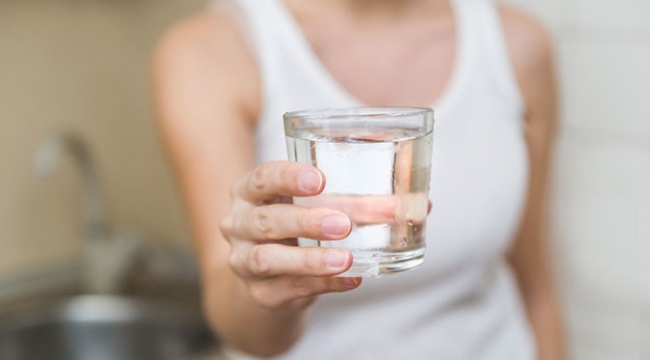 Kışın günde 2.5, yazın 3 litre su için