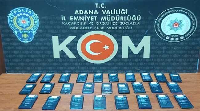 Otomobilden kaçak cep telefonu çıktı