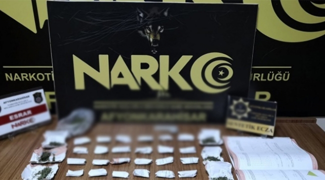 Polisi görünce karısını bırakıp kaçtı