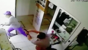 Silahlı soygunu tek başına önledi...
