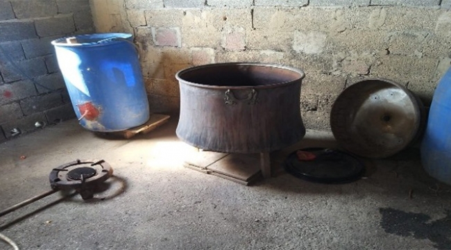 Adana'da bin 10 litre kaçak içki ele geçirildi
