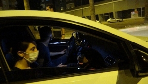 Uygulamadan kaçtı polis aracına çarptı