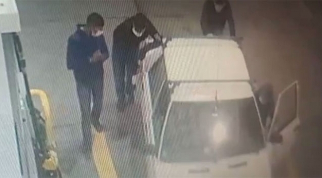 Aracı çaldılar iterek benzin istasyonuna geldiler