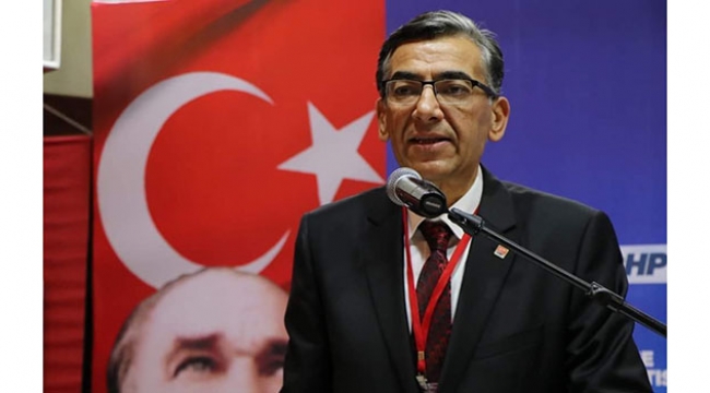 Başkan Atay, Van depreminde hayatını kaybedenleri andı