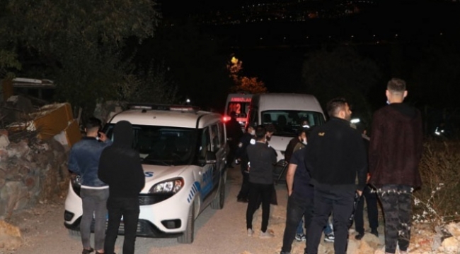Kimliği belirsiz kişiler tarafından evinin penceresinden bakarken vuruldu
