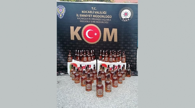 Evlerinde kurdukları imalathanelerde sahte içki ürettiler