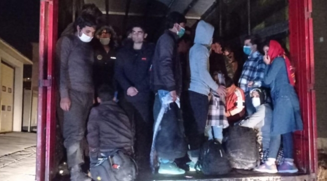 Göçmen kaçakcıları polis radarına takıldı