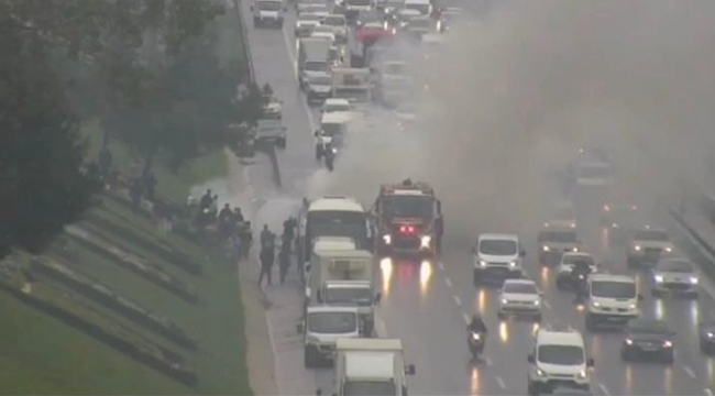 Seyir halindeki otobüs yanmaya başladı!