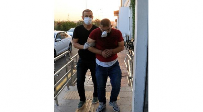 Uyuşturucu tacirleri polis aracına çarpıp kaçtı