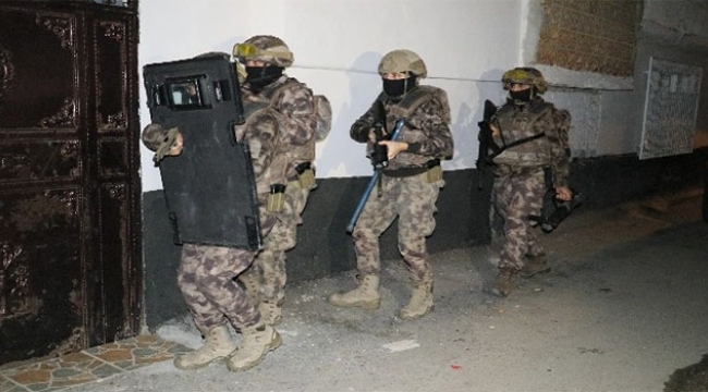 Adana'da şafak operasyonu