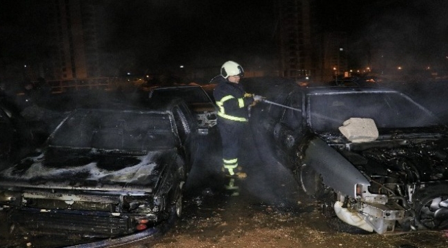 Araç hurdalığında yangın paniği