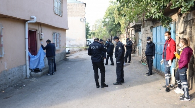 Genç kız sokak ortasında ölü bulundu