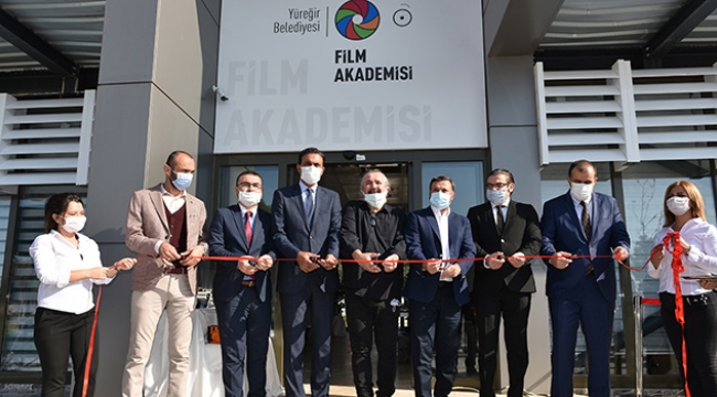 İlk dersi usta yönetmen Müfit Can Saçıntı verdi