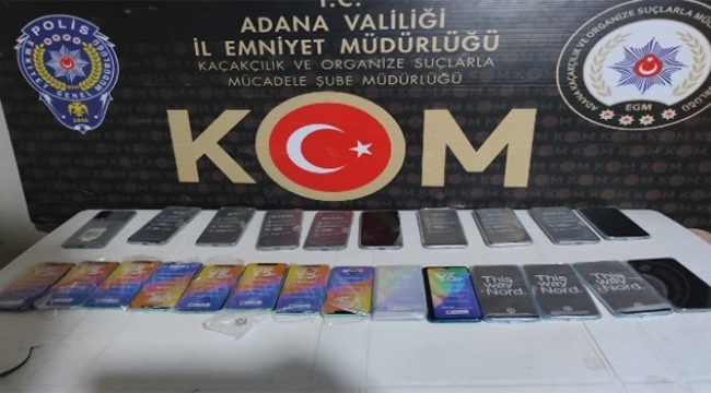 Makarna kutularına kaçak ürün sakladılar...