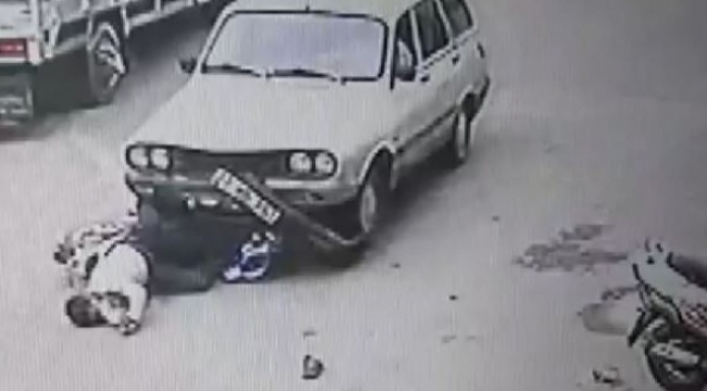 Motosikletiyle birlikte aracın altında kaldı