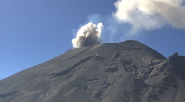 Popocatepetl Yanardağı kül ve lav püskürttü